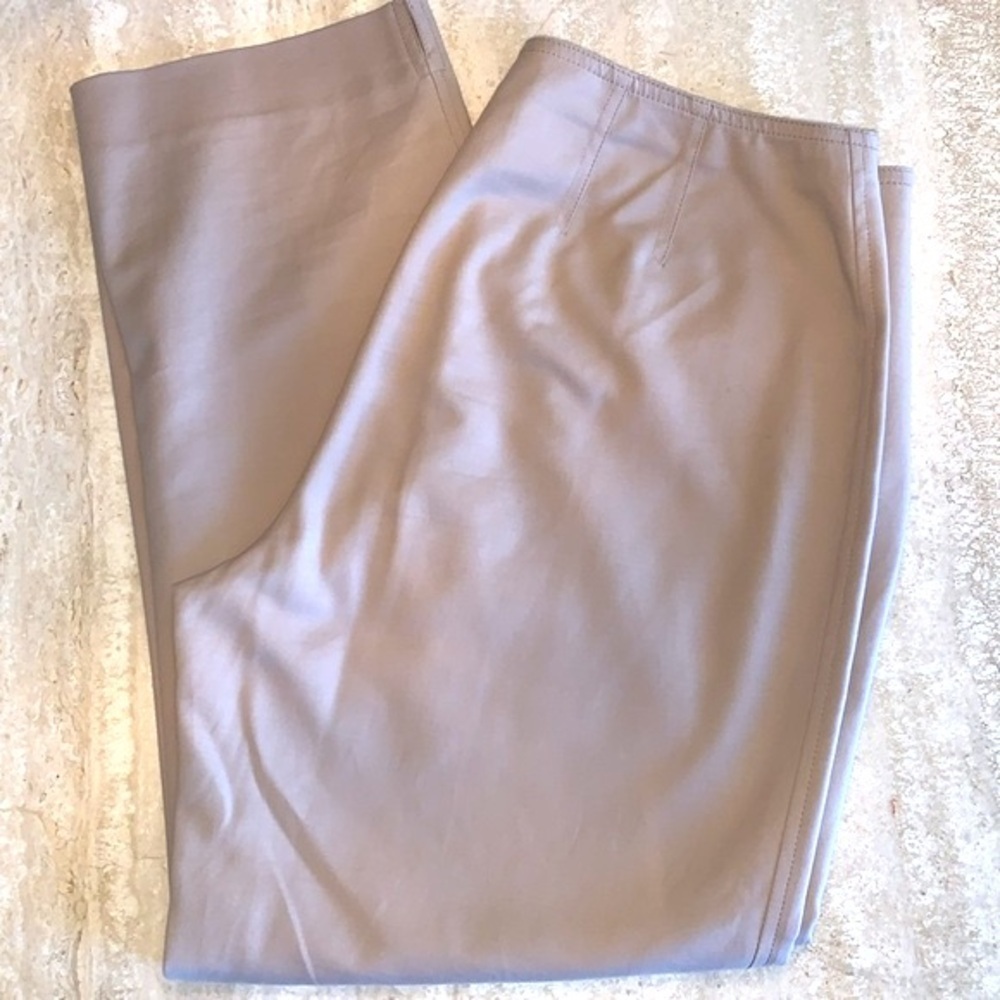 ST. JOHN Spring 2014 collection capri pant, cotton blend, side zip, ankle. 8 - Picture 9 of 17